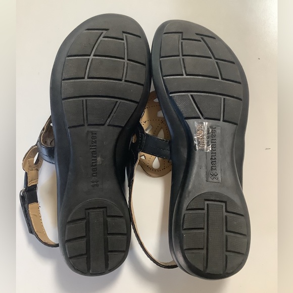 Naturalizer Jade cutout thong sandals - Picture 10 of 11